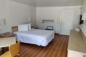 Гостиница Travelodge by Wyndham Fayetteville  Фейетвилл